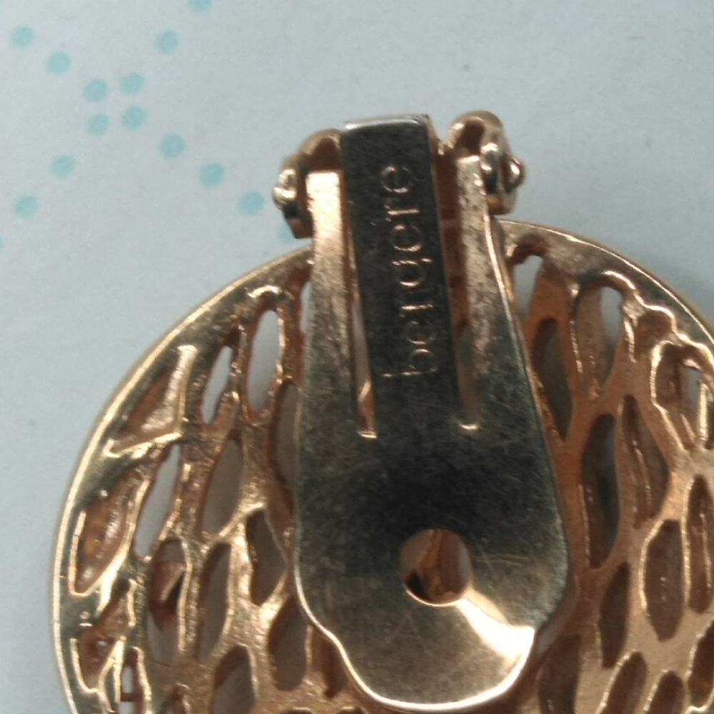 VTG Bergere Gold Open Work Clip On Earrings - Picture 4 of 5